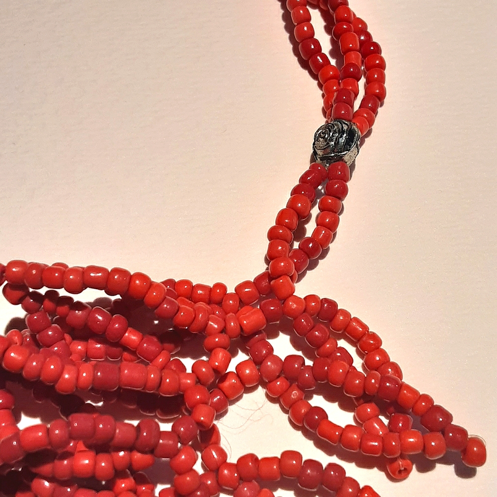 Nemo Coral Seed Beaded Necklace - Picture 8 of 10